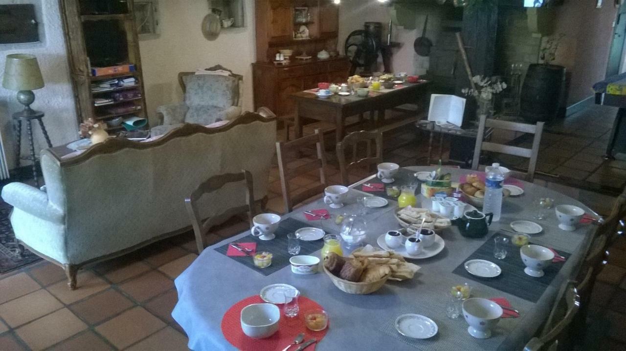Bed and Breakfast Aux Ronzieres Pouilly-sous-Charlieu Экстерьер фото